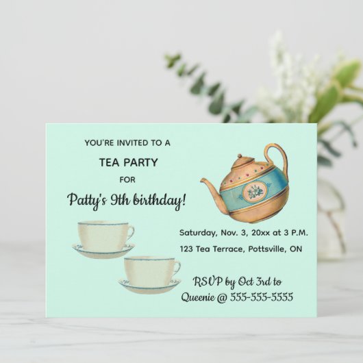 Redactionele theepot- en theekoppen op zaterdag Te Kaart (Staand voorkant)