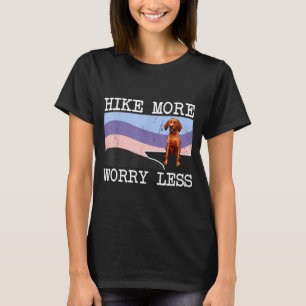 Redbone coonhound wandelt meer, maakt zich minder t-shirt
