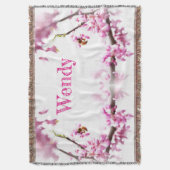 Redbud en honingbijen in Springtime Deken (Voorkant Verticaal)