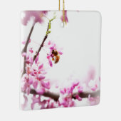 Redbud en honingbijen in Springtime Keramisch Ornament (Rechts)