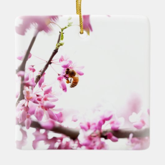 Redbud en honingbijen in Springtime Keramisch Ornament (Voorkant)