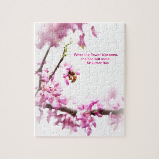 Redbud en honingbijen in Springtime Legpuzzel (Verticaal)