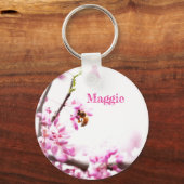 Redbud en honingbijen in Springtime Sleutelhanger (Voorkant)