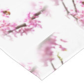 Redbud en honingbijen in Springtime Tafelkleed (Gekanteld)