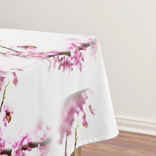 Redbud en honingbijen in Springtime Tafelkleed (Voorbeeld)