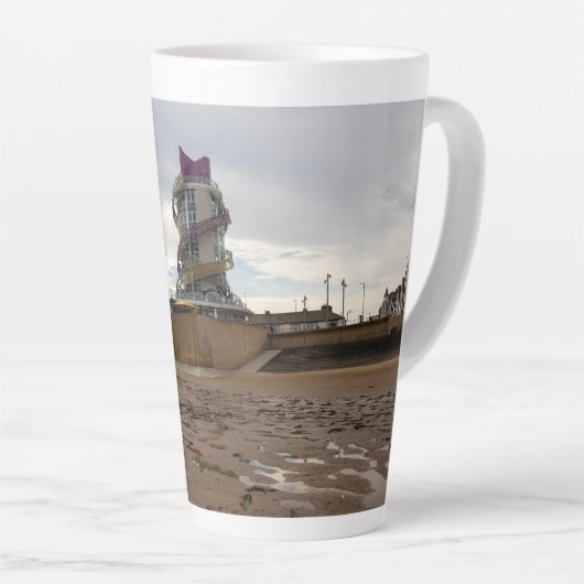 Redcar Beach and Beacon Latte Mok (Rechterhoek)