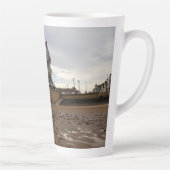 Redcar Beach and Beacon Latte Mok (Rechts)