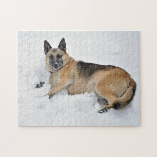 Redding van de Duitse herder in Snow Jigzaag Puzzl Legpuzzel