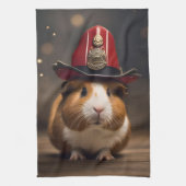 Reddingsklaar: cavia in het Pet van een brandweerm Theedoek (Verticaal)