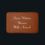 Reddish Brown Save Water Funny Plush Bath Mat<br><div class="desc">Dit grappige badmat kan elke achtergrondkleur zijn die je selecteert. De standaard achtergrond is een donkerroodbruin; de tekst is niet wit. De tekst zegt "sparen Water, douche met een vriend". Een gelijkaardig douchegordijn beschikbaar. Een geweldig cadeau voor een bruiloft of huisopwarming. Alle rechten voorbehouden © 2015 Alan & Marcia Socolik....</div>