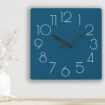 Redelijk moderne, minimalistische blauw-zeeklok vierkante klok<br><div class="desc">Voeg uw eigen tekst (of laat het zoals het is) toe aan deze moderne,  minimalistische jachtblauwe en witte muurklok.  Achtergrondkleur is volledig aanpasbaar met de ontwerptool van Zazzle.</div>