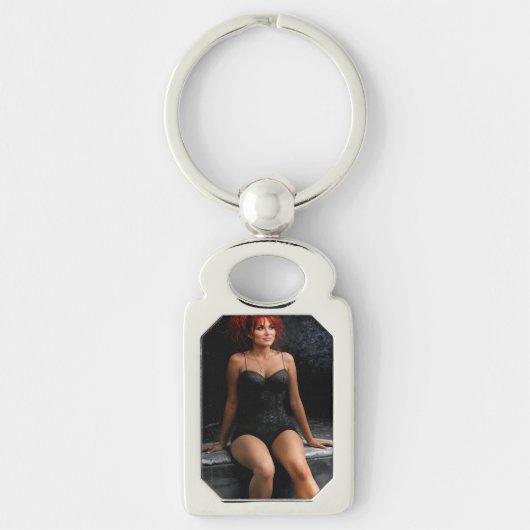 Redhead in the Dark metal keychain (Voorkant)