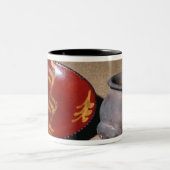 Redware-beker en -schaal, c.1780 tweekleurige koffiemok (Center)