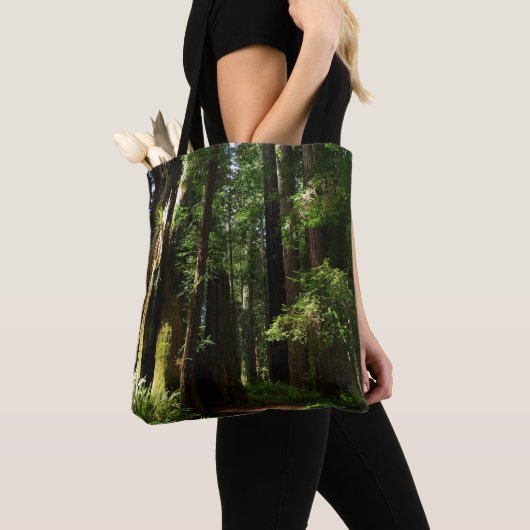 Redwood en Ferns in Redwood National Park Tote Bag (Dichtbij)