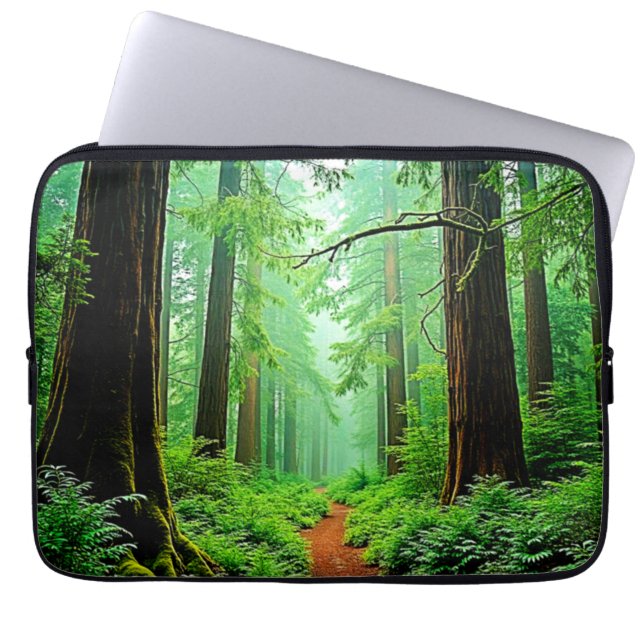 Redwood Forest Misty Tranquility Ontwerp Laptop Sleeve (Voorkant)