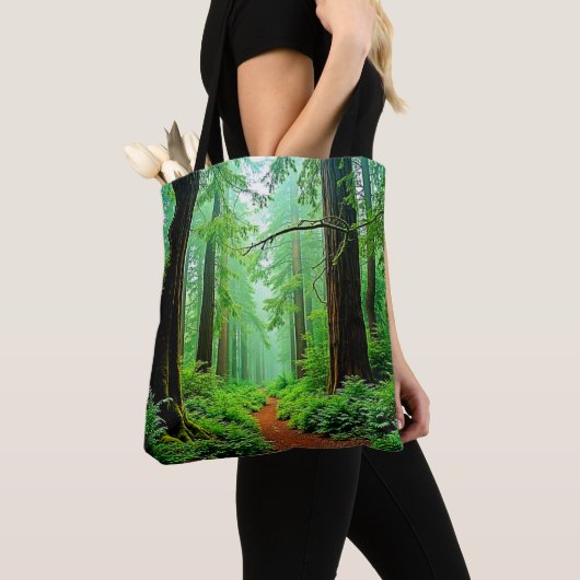 Redwood Forest Misty Tranquility Ontwerp Tote Bag (Dichtbij)