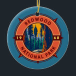 Redwood National Park Retro Compass Emblem Keramisch Ornament<br><div class="desc">Ontwerp van vectorillustraties van sequoiia's. Het park beschermt uitgestrekte prairies,  eikenbossen,  wilde rivieren en 40 mijl lange kust.</div>
