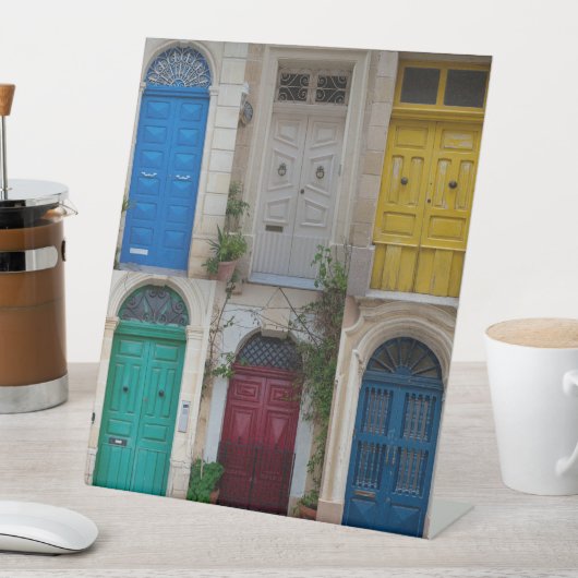 Reeks kleurrijke voordeuren op Malta Reclamebord Met Voetstuk (Insitu)