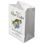 Reel Opgewonden Big Fish Fisherman Baby shower Medium Cadeauzakje (Voorkant Gekanteld)