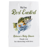 Reel Opgewonden Big Fish Fisherman Baby shower Medium Cadeauzakje (Achterkant)