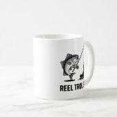 Reel Trouble Mok – Grappig Visgeschenk voor Angela (Voorkant rechts)