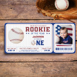 Referiejaar 1e verjaardag Baseball Ticket PHOTO Kaart<br><div class="desc">Introductie van onze "Rookie van het Jaar" 1e uitnodiging van de Dag van de Woede, ontworpen om als een kaartje voor een honkbalspel te kijken! Deze one-of-a-kind uitnodiging zal je kleine doen voelen als een ster speler op hun speciale dag. Deze uitnodiging, voorzien van een prachtig en uniek design met...</div>