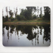 Reflecteren op de rivier muismat (Voorkant)