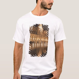 Reflecterend bassin bij het Louvre, Parijs, Frankr T-shirt