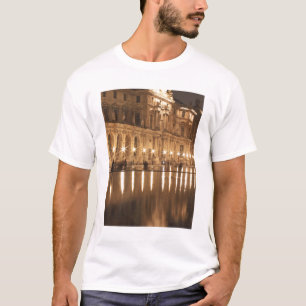 Reflecterend bassin bij het Louvre, Parijs, Frankr T-shirt