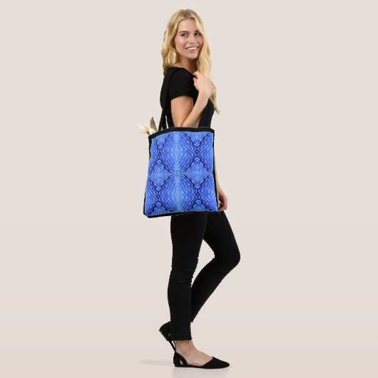 Reflecterende Blauwe Golven Moderne Abstracte Ontw Tote Bag (Op model)