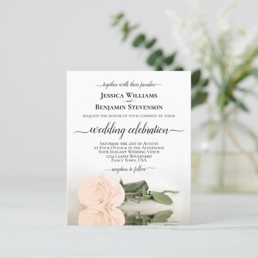 Reflecterende Peach Roos BUDGET Wedding Invitation (Staand voorkant)