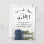 Reflecterende Stalen Blauw Roos Romantic Wedding Save The Date<br><div class="desc">Deze bruiloft Save the Date-kaart is romantisch, elegant, stijlvol en mooi. Het bevat een foto van één enkele lange gesteentste, stoffige stalen blauw roos die in een zwembad met golven en rimpels reflecteert. De tekst is een fancy manuscriptkalligrafie op een witte achtergrond. De achterkant heeft een prachtig gemarmerd patroon. Perfecte...</div>