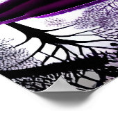 Reflecterende zwart-wit met levendige Paarse bomen Poster (Hoek)