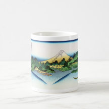 Reflectie in het meer Misaka van de provincie Kai