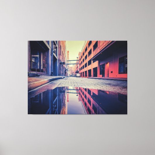 reflectie op een steegje canvas afdruk (Voorkant)