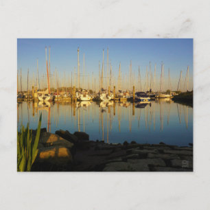 Reflectie van boten in een haven. briefkaart