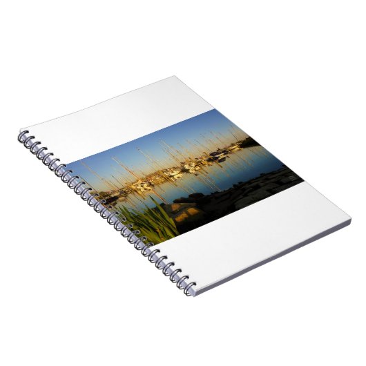 Reflectie van boten in een haven. notitieboek (Rechterzijde)