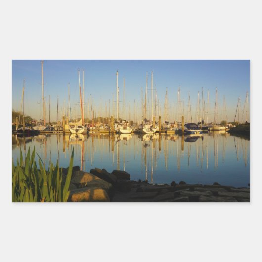 Reflectie van boten in een haven. rechthoekige sticker (Voorkant)