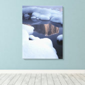 Reflectie van de berg in de rivier canvas afdruk (Insitu (Houten vloer))