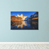 Reflectie van Fitz Roy op Sunrise Canvas Afdruk (Insitu (Houten vloer))
