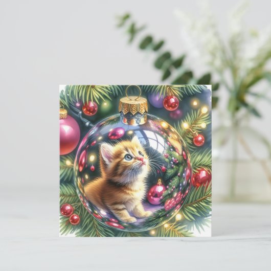 Reflectie van kitten in een kerstversiering kaart (Staand voorkant)