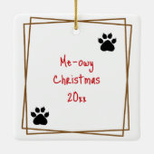 Reflectie van kitten in een kerstversiering keramisch ornament (Achterkant)