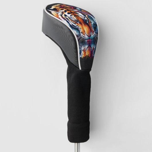 Reflectie van Tiger Drink Water Golfheadcover (Schuin)