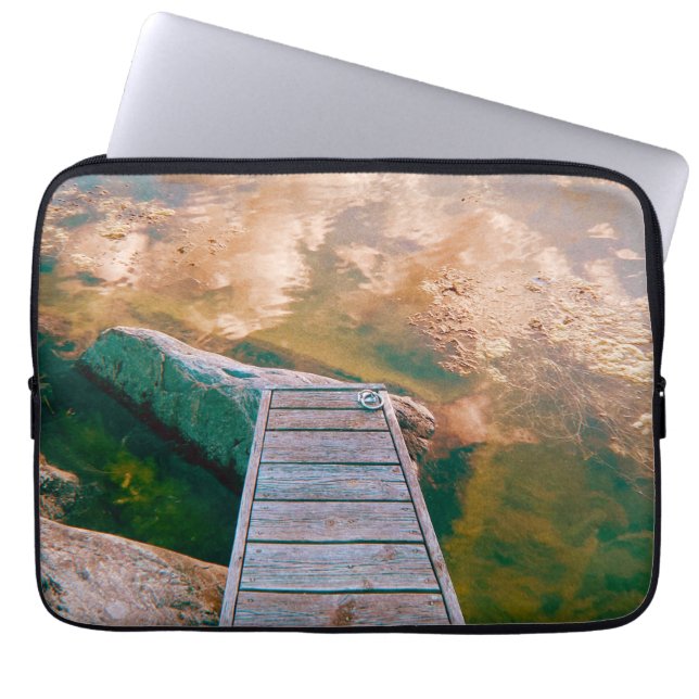 Reflecties in de zweedse archipel laptop sleeve (Voorkant)