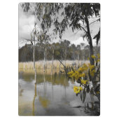 Reflecties onder de grijze hemel klembord (Achterkant)