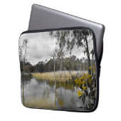 Reflecties onder de grijze hemel laptop sleeve (Voorkant Links)