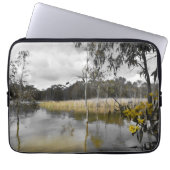 Reflecties onder de grijze hemel laptop sleeve (Voorkant)