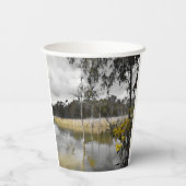 Reflecties onder de grijze hemel papieren bekers (Achterkant)
