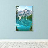 Reflecties op de bergen op Blue Lake Canvas Afdruk (Insitu (Houten vloer))