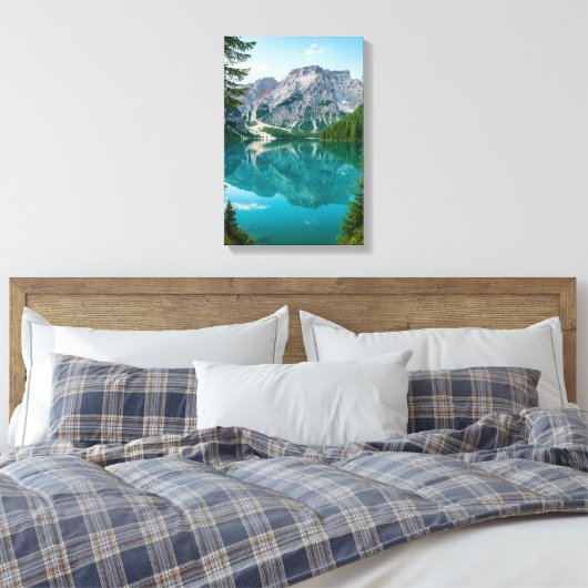 Reflecties op de bergen op Blue Lake Canvas Afdruk (Insitu (Slaapkamer))